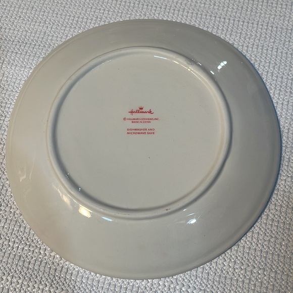 Hallmark Christmas Bundle • Red and White Holiday Dinnerware Set Home Decor - Picture 7 of 9